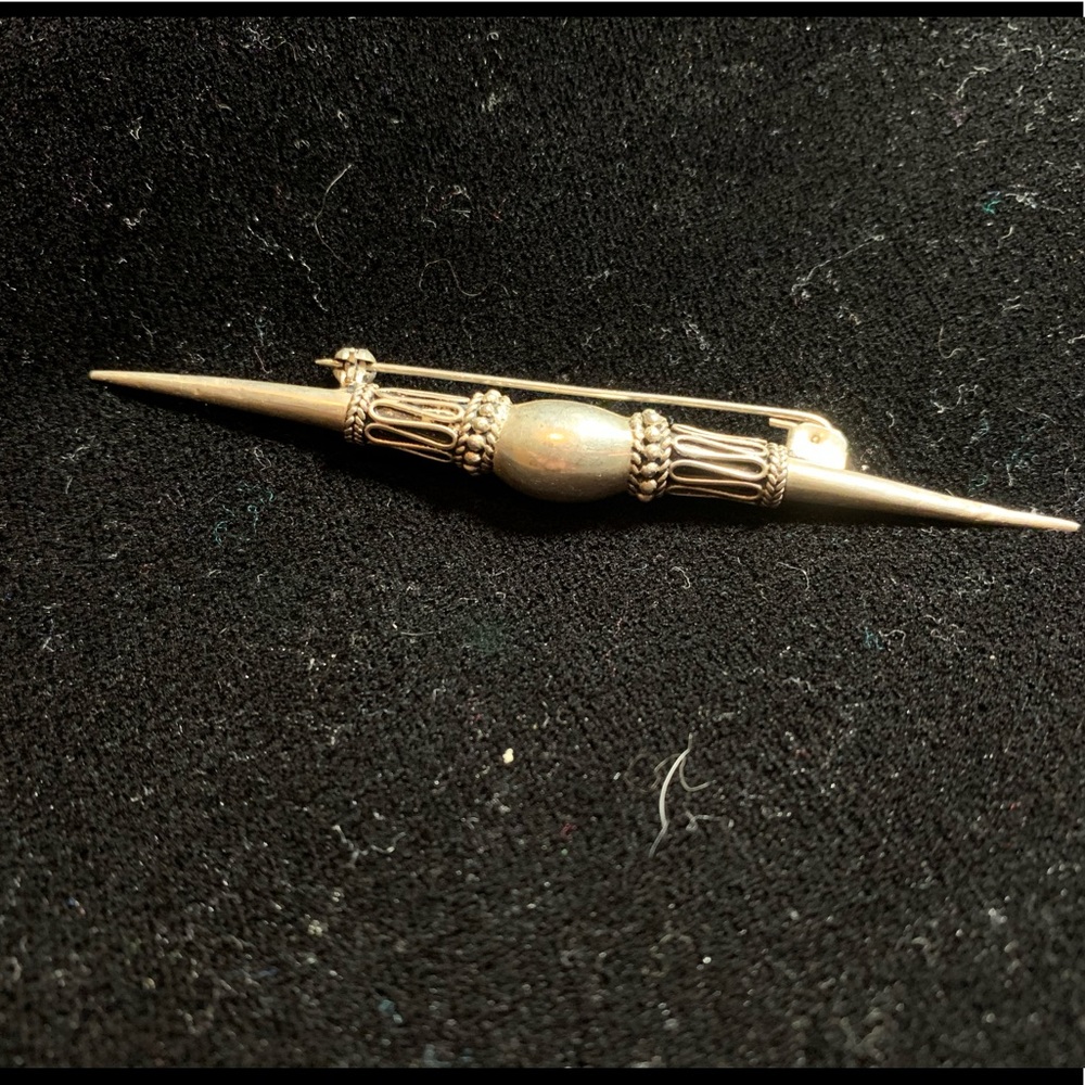Vintage sterling silver pin